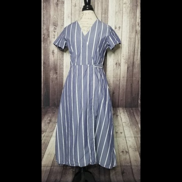 H&M Dresses & Skirts - H&M blue & white chambray striped midi wrap dress